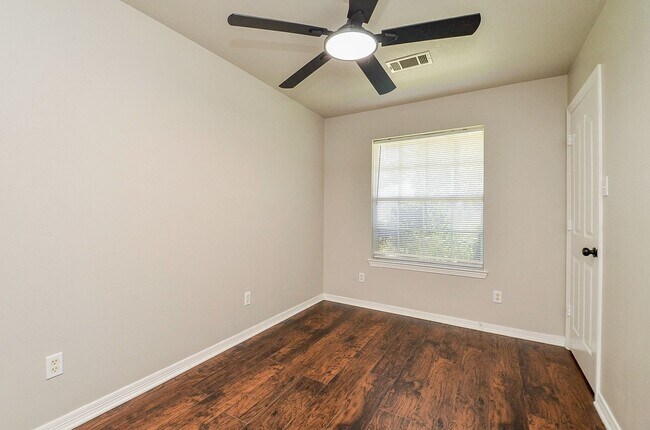 Building Photo - 6146 Rocky Nook Dr