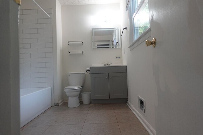 Building Photo - 3820 Menloe Way