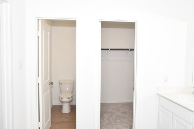 Building Photo - 5135 Sunvalley Bend Dr