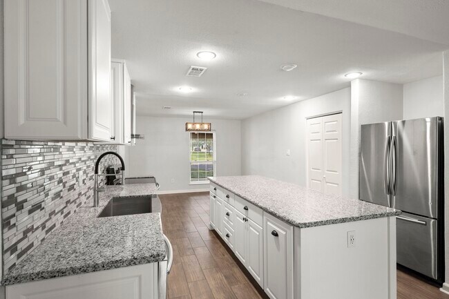Building Photo - 2909 Livingston Dr