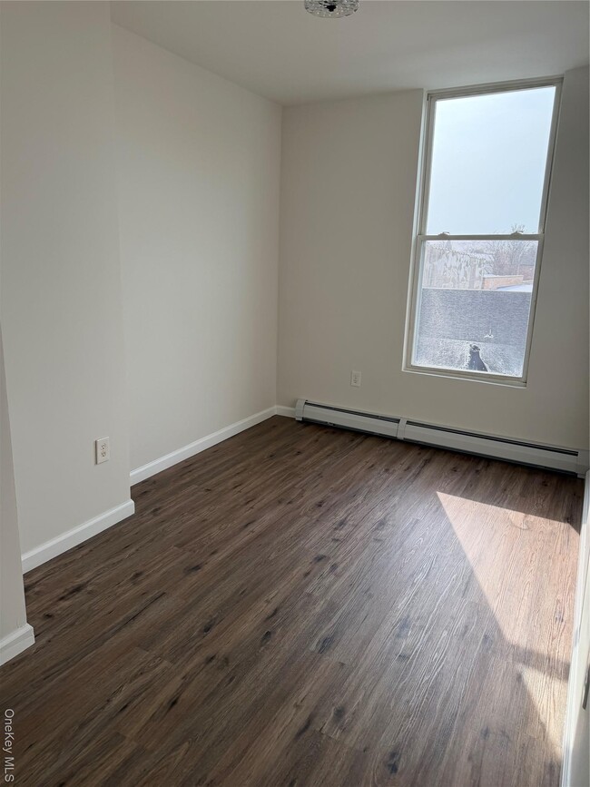 Building Photo - 315 Main St