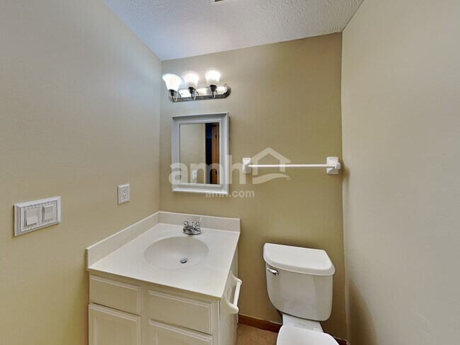 Building Photo - 2130 Winding Hollow Dr