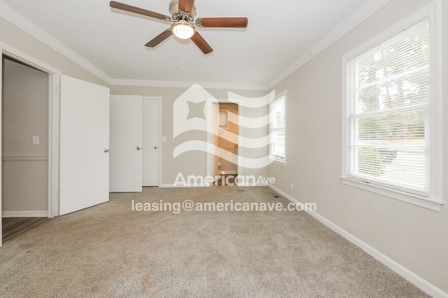 Building Photo - 4902 20th Ave