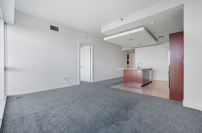 Building Photo - 6th Floor 2-Bedroom Condo with Stunning La...