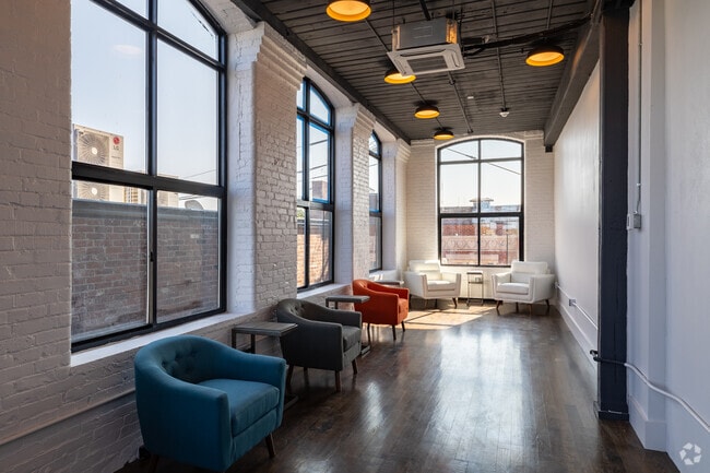 Resident Lounge - The Jewel