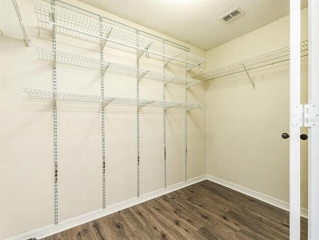 Building Photo - 10000 SW 52nd Ave