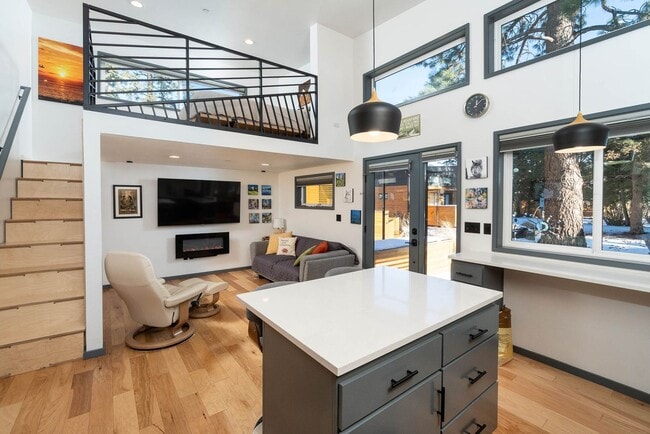 Building Photo - Hiatus Hideaway #3 - Close to Old Mill - Short Term - Fully Furnished available 12/1 through 5/31...