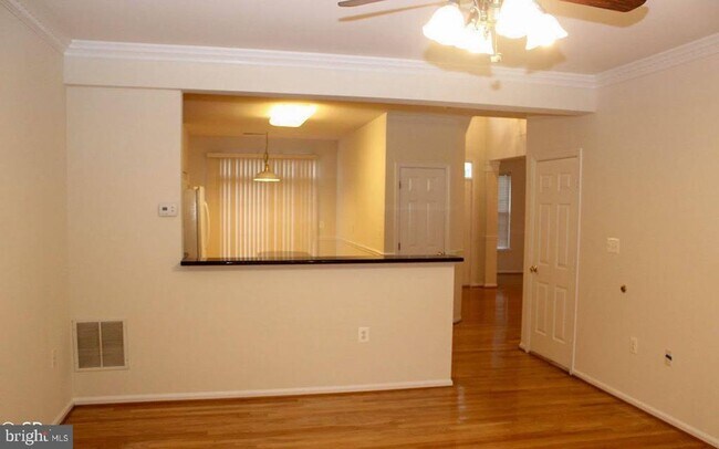 Building Photo - 20962 Albion Ln