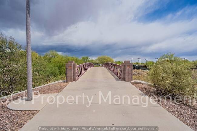 Building Photo - 39531 N White Tail Ln