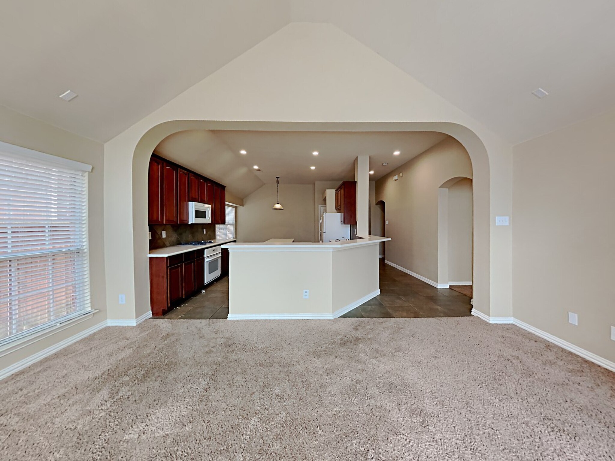 Building Photo - 1310 Golf Club Dr