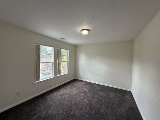 Building Photo - Spacious 4 Bedroom 2 Bath Home Nestled in ...