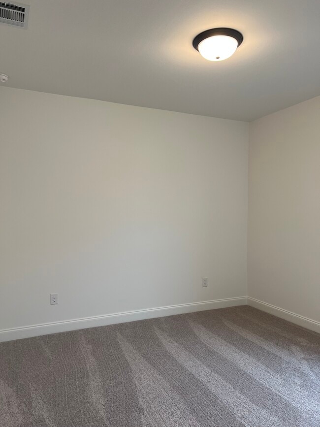 Building Photo - 109 Nandina Dr