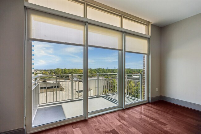 Building Photo - 9870 Gaylord Dr