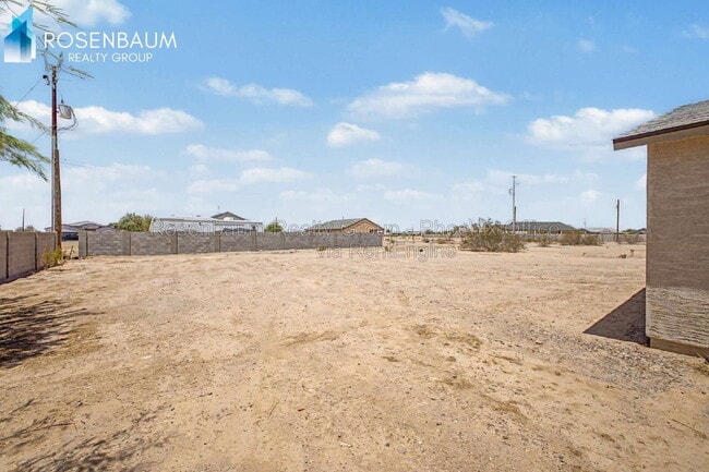 Building Photo - 3520 N La Paz Dr