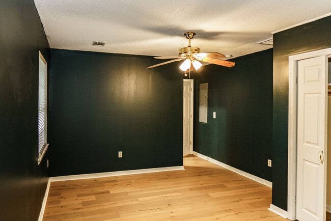 Building Photo - Beautiful 4 bedroom in the heart of Mossy Oaks!