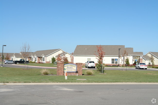 Building Photo - Main Street Place