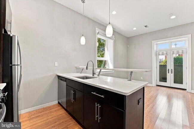 Building Photo - 655 59 N 16th Street Unit 1