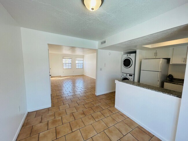 Building Photo - Modern 2BD/1.5BA Condo in Orlando – HOA Community with Lawn Care Included