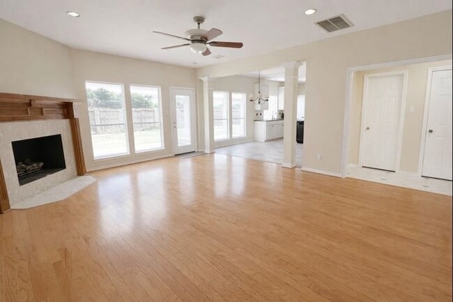 Building Photo - 702 Epperson Way