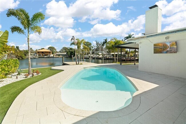 Building Photo - 4543 Carson St NE