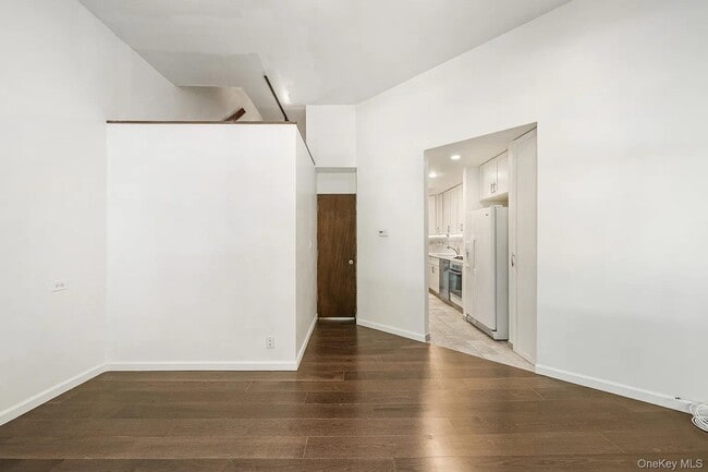 Building Photo - 322 E 50th St