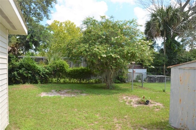 Building Photo - 1602 Lancaster Ave