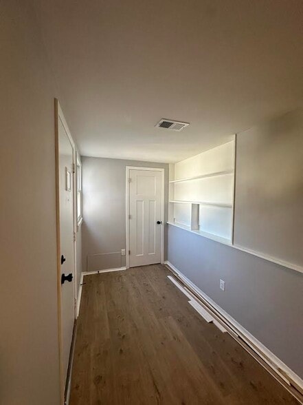 Building Photo - 612 E High St