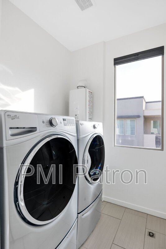 Building Photo - 11231 Hidden Peak Ave