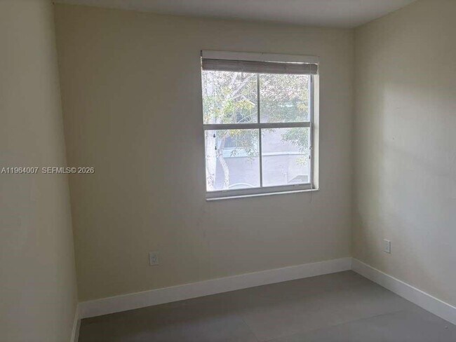 Building Photo - 1663 SE 27th Dr