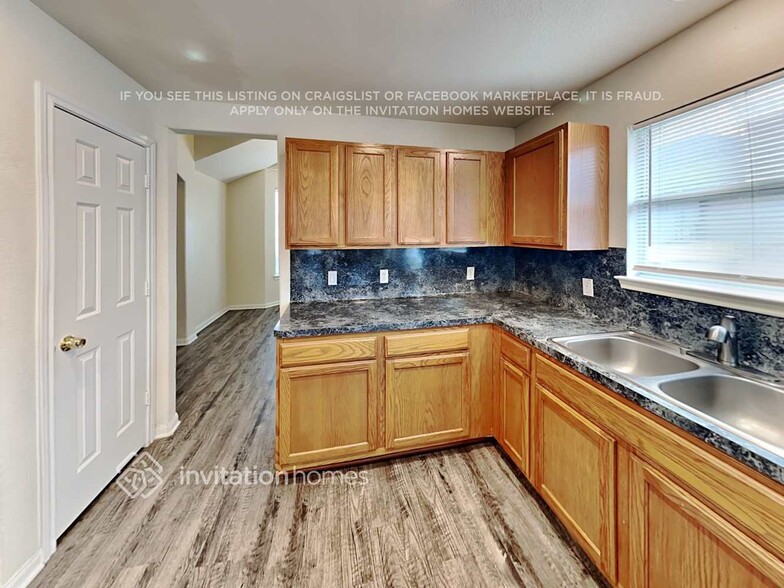 Building Photo - 3525 Stonehenge Dr