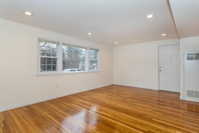 Building Photo - 157 Central St