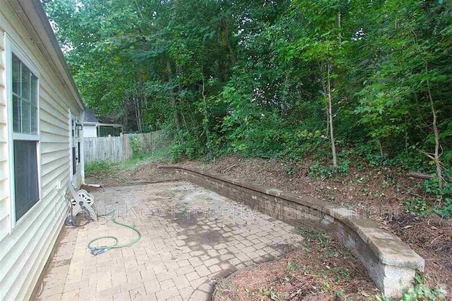 Building Photo - 2204 Springhill Ave
