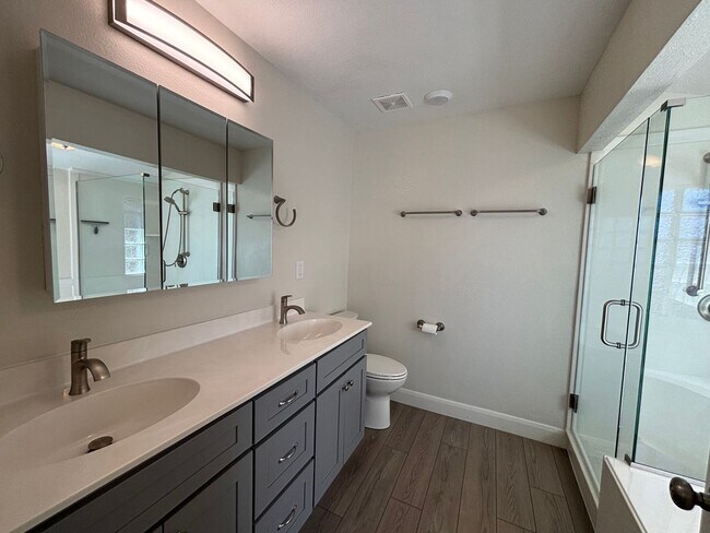 Building Photo - SPACIOUS REMODELED HOME FOR RENT!