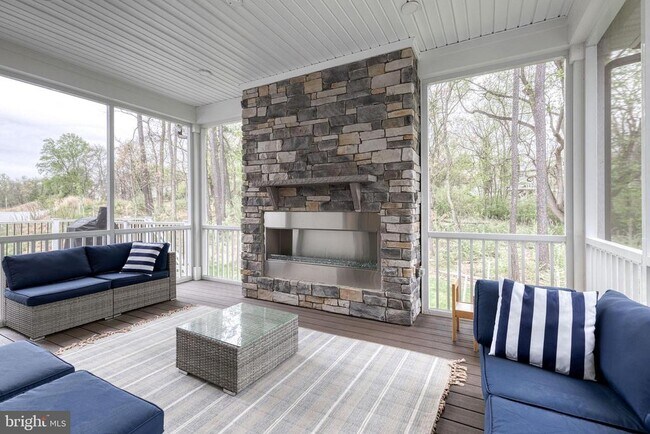 Building Photo - 7679 Cross Creek Dr