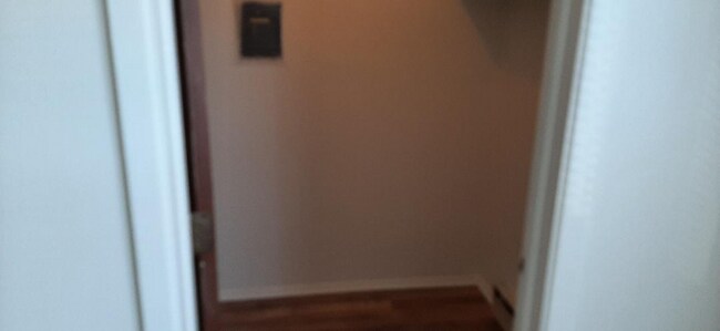 Building Photo - 112 Elm St