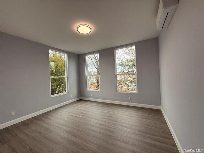 Building Photo - 222 Primrose Ave