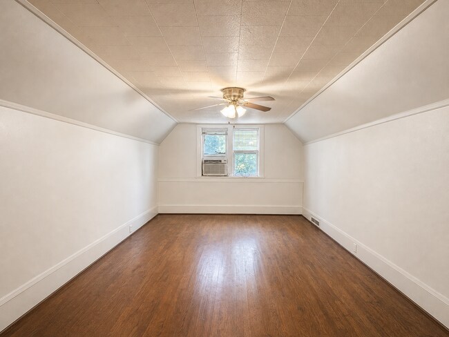 Building Photo - 615 Memorial Dr SW