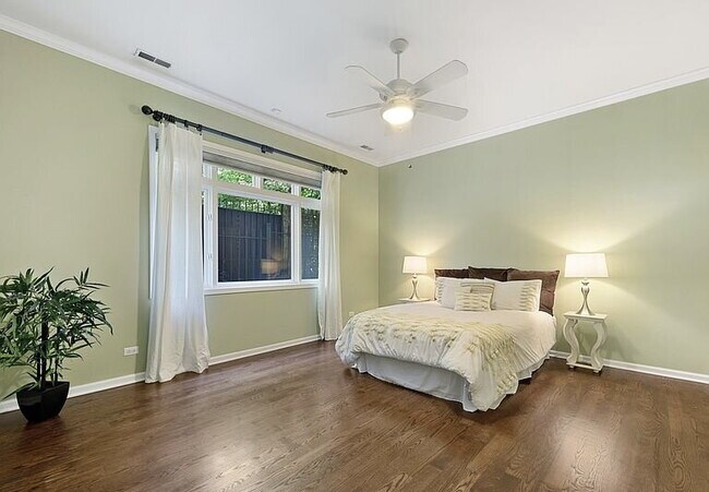 Building Photo - "Spacious 3-Bedroom Condo with Finished Ba...