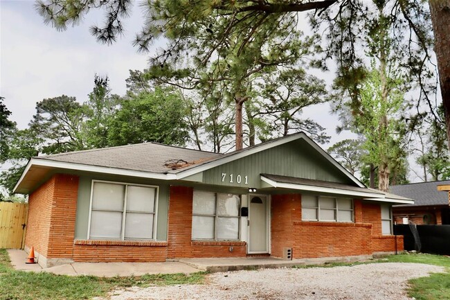 Primary Photo - 7101 Parker Rd
