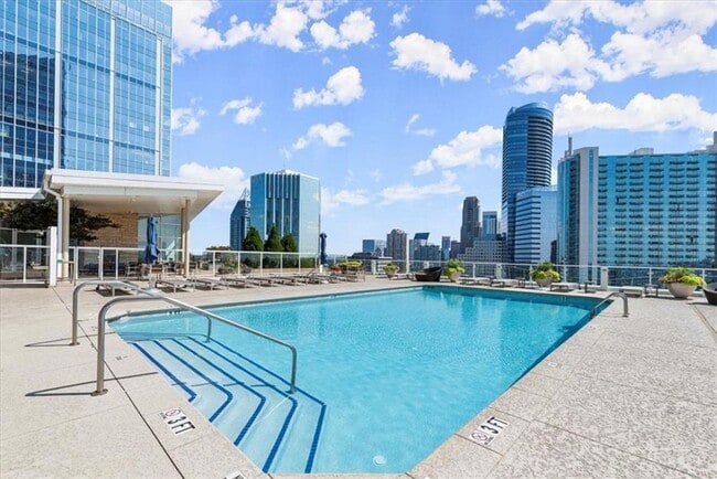 Building Photo - 10 Terminus Luxury 2 Bedroom Condo in Heart of Buckhead