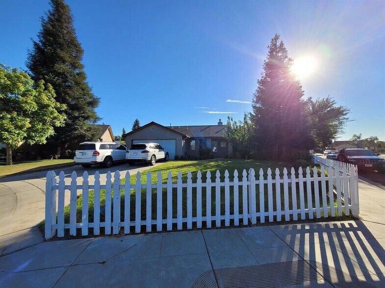 Building Photo - 6269 W San Carlos Ave