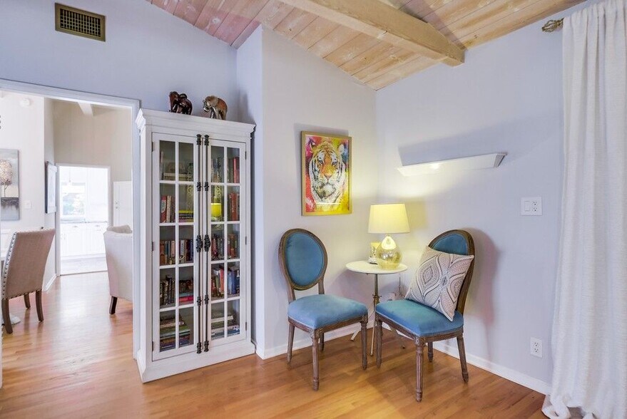 Building Photo - 21447 Providencia St
