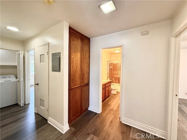 Building Photo - 596 N Valencia Pl