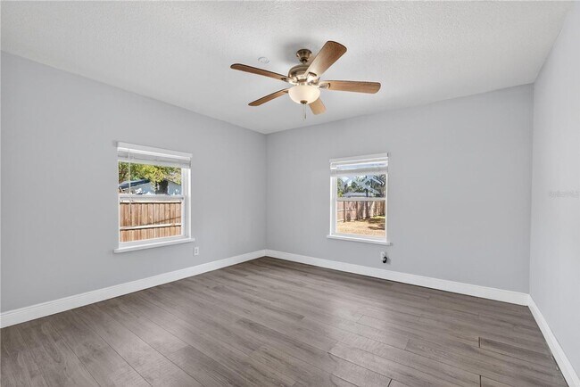 Building Photo - SINGLE FAMILY HOME IN DOWNTOWN KISSIMMEE! 3/2