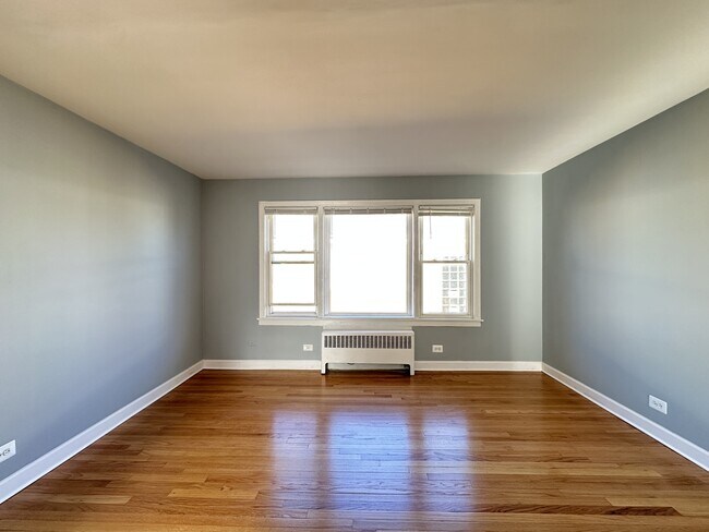 Building Photo - 6707 N California Ave