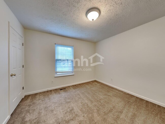 Building Photo - 200 Priest View Dr