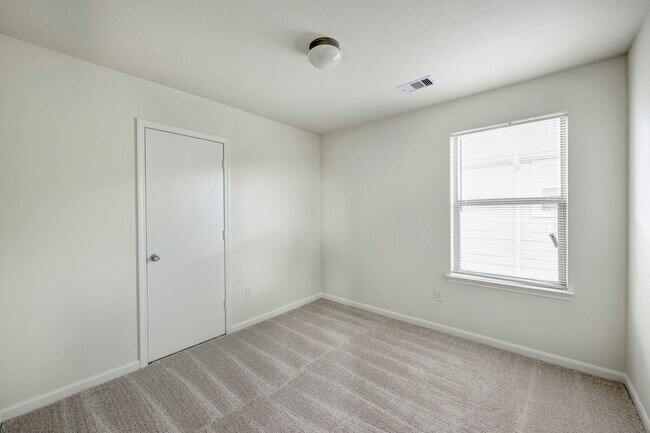Building Photo - 19030 Bee Line Ct