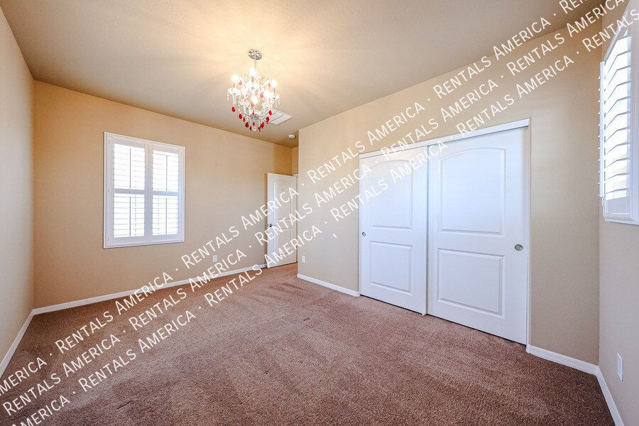Building Photo - 3575 S Jasmine Dr