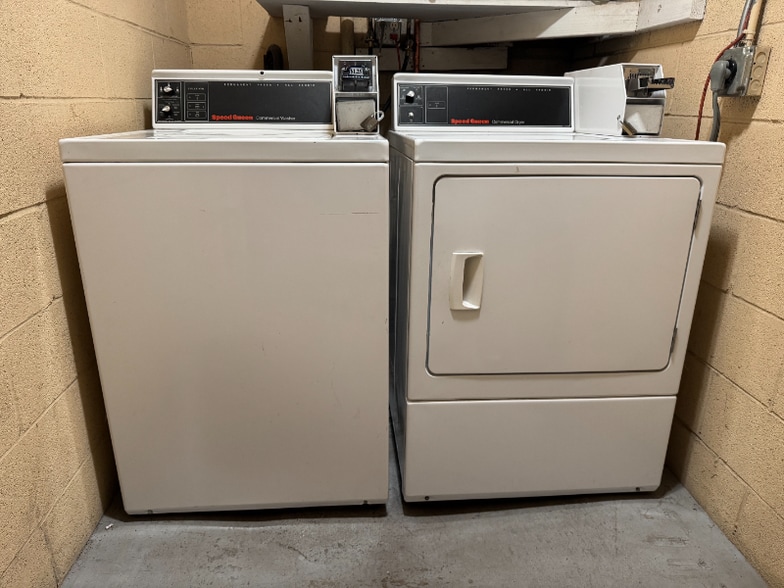 Building Photo - 1600 S Bentley Ave