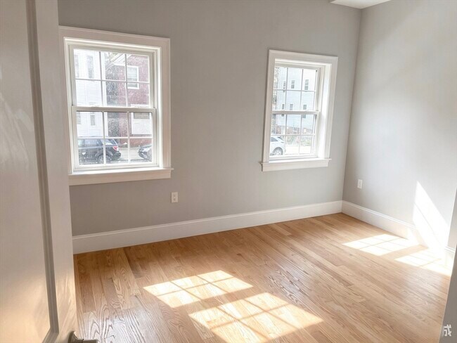 Building Photo - 84 Chelsea St